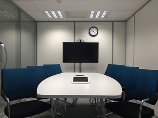 meeting-room-1806702_1280.jpg